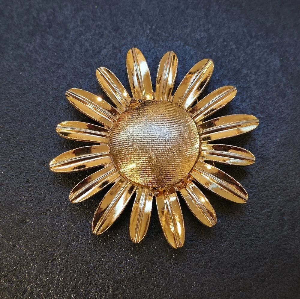 Avon Vintage 1970s Perfume brooch